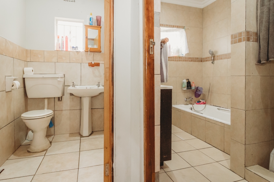 4 Bedroom Property for Sale in Bodorp Western Cape